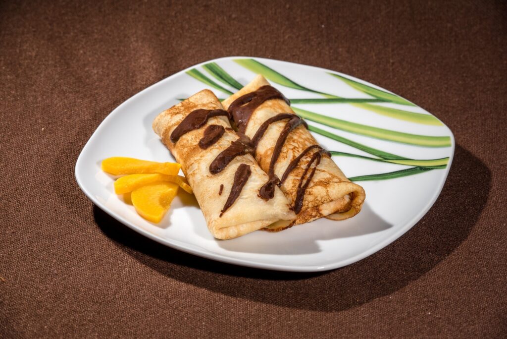 palacinky s tvarohom a ovocím